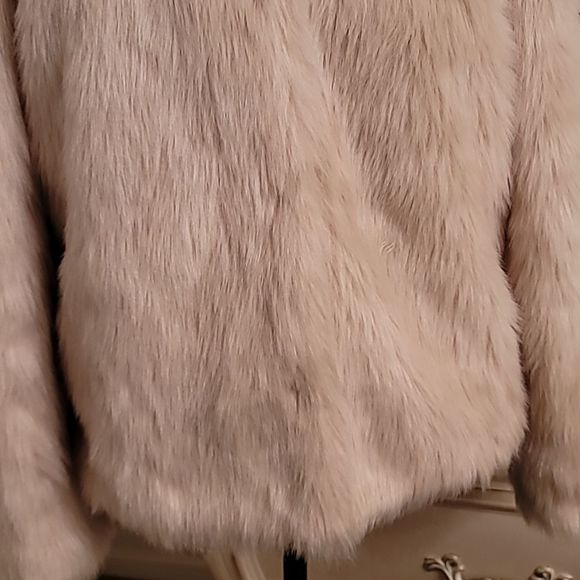 Plush Faux Fur Jacket - Picture 3 of 14